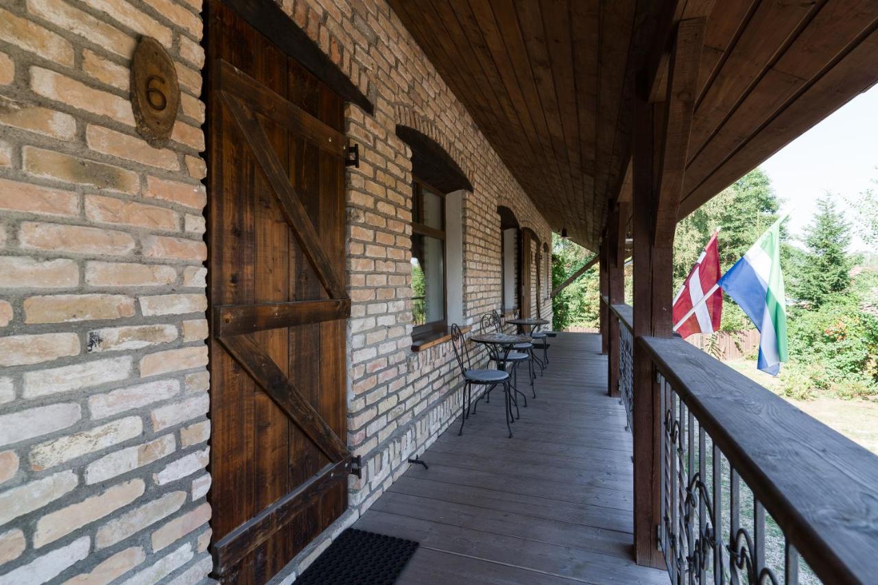 Cerpas Hotel Medemciems Екстериор снимка