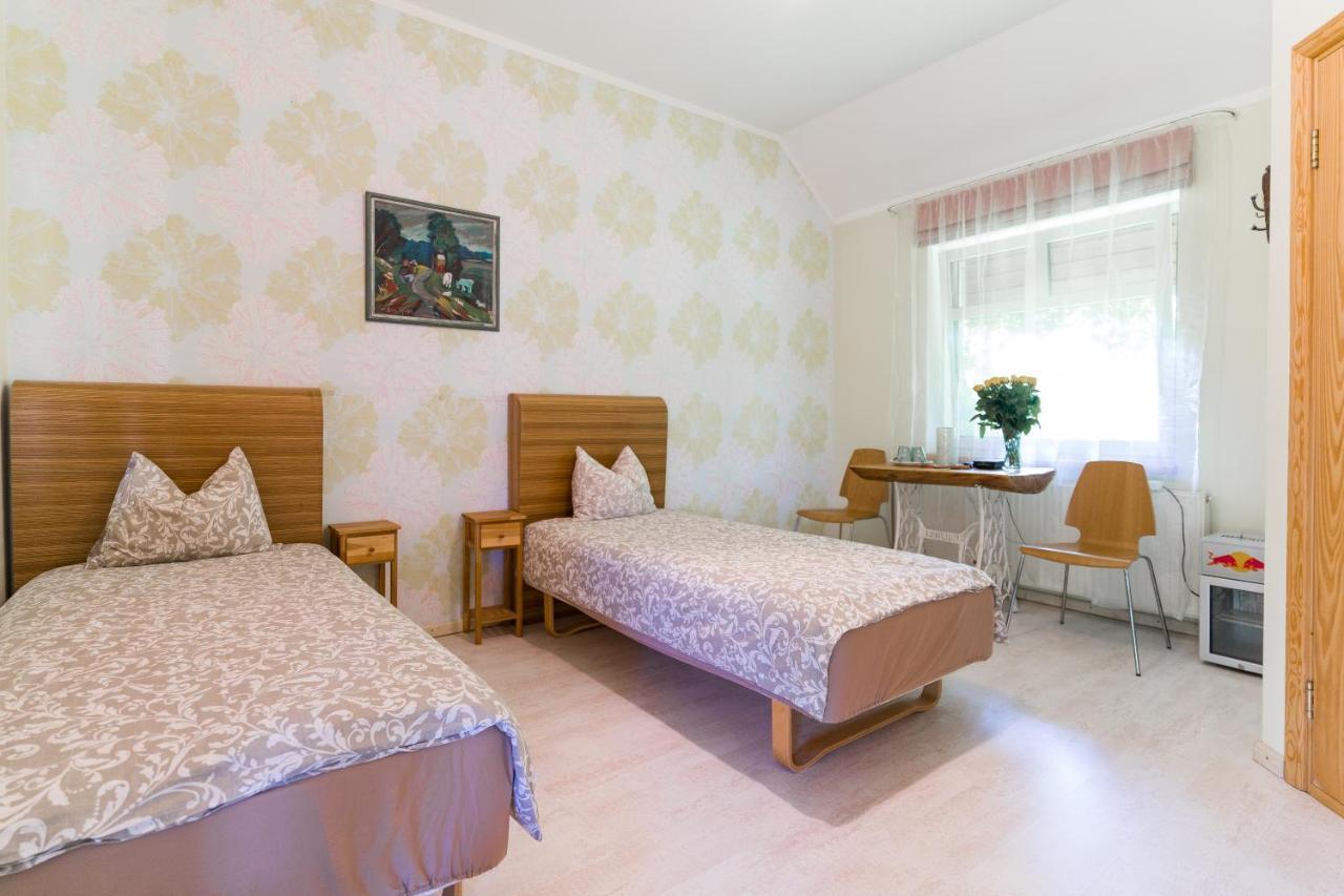 Cerpas Hotel Medemciems Екстериор снимка