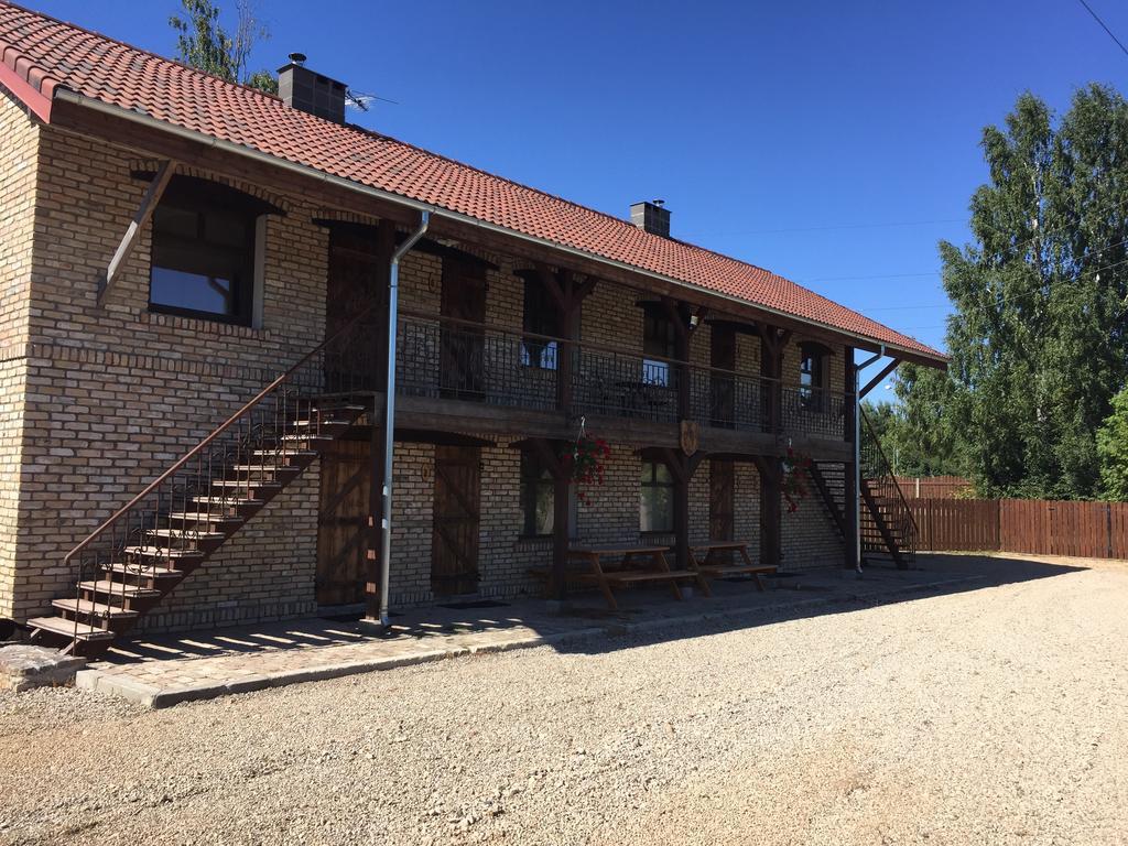 Cerpas Hotel Medemciems Екстериор снимка